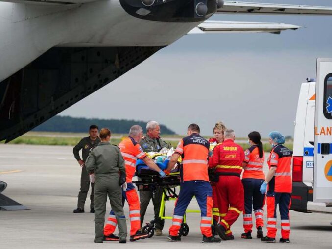 Pacient cu arsuri, transportat în Belgia cu o aeronavă a Forțelor Aeriene Române