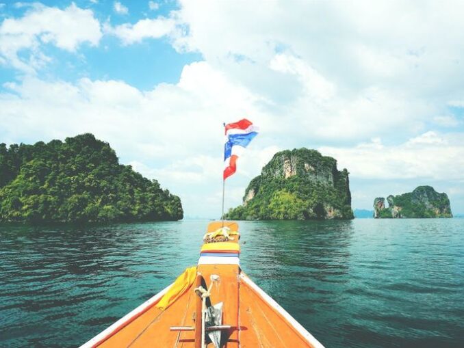 Thailanda schimbă regulile pentru turiști. Românii vor putea sta fără viză doar 30 de zile
