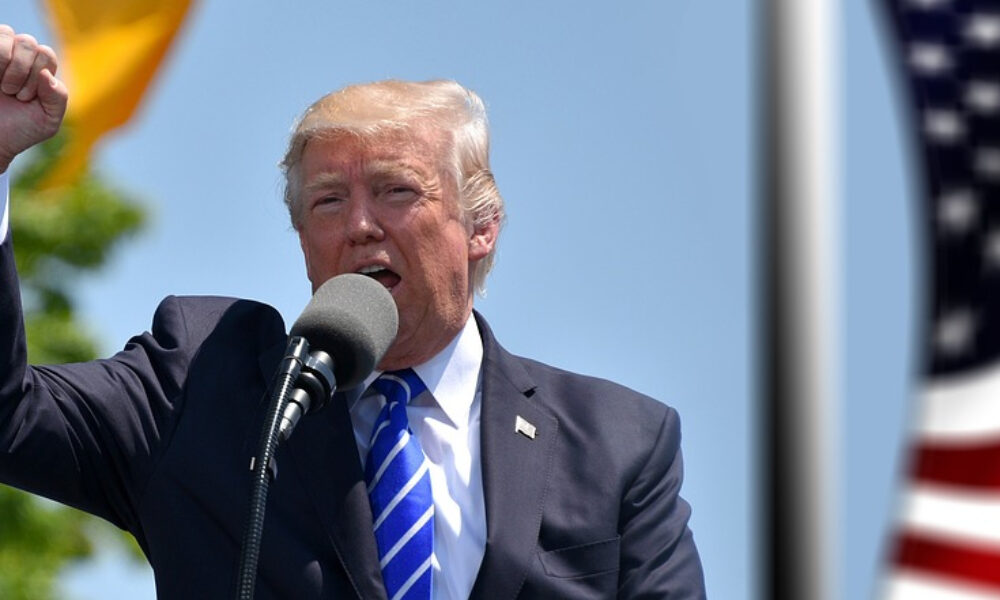 Trump pune presiune și spune că oprește comerțul dacă Fed nu reduce dobânzile. Decizia ar putea lovi partenerii SUA din Europa