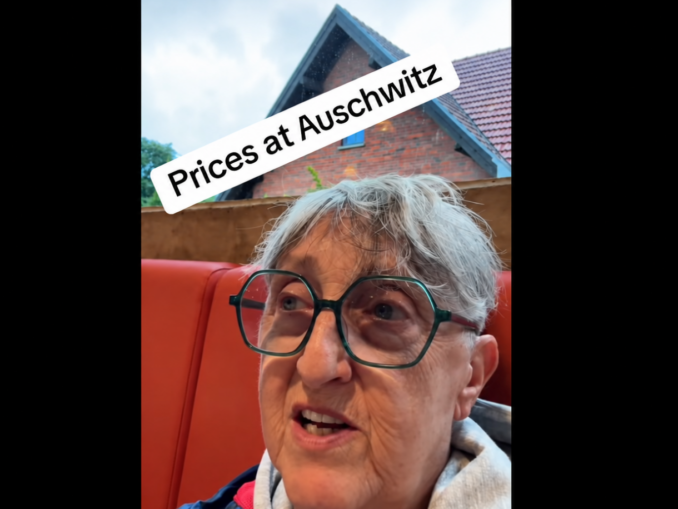 O turistă s-a dus în vizită la Auschwitz, dar s-a plâns de cafeaua de acolo