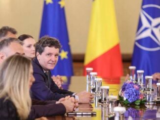 Avertismentul Fitch: România riscă un rating de tip „junk” dacă persistă criza politică
