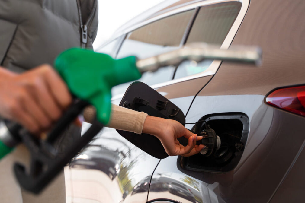 Cu cât s-ar putea scumpi motorina de la 1 octombrie. Reducerea accizei cu 25% expiră astăzi