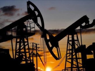 Petrolul scade sub 98 de dolari pe baril. Arabia Saudită pregătește repornirea conductei East-West