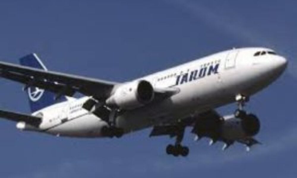 Aterizare de urgenţă a unui avion pe Otopeni după ce a lovit un stol de păsări. Aeronava decolase de la Cluj cu destinația Antalya