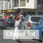 doi adulți și un copil, trotinetă, trafic