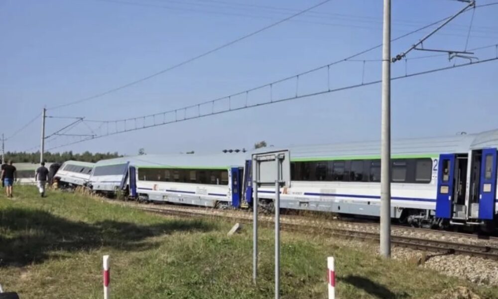 Accident feroviar grav în Polonia. Cel puțin 20 de oameni au fost răniți