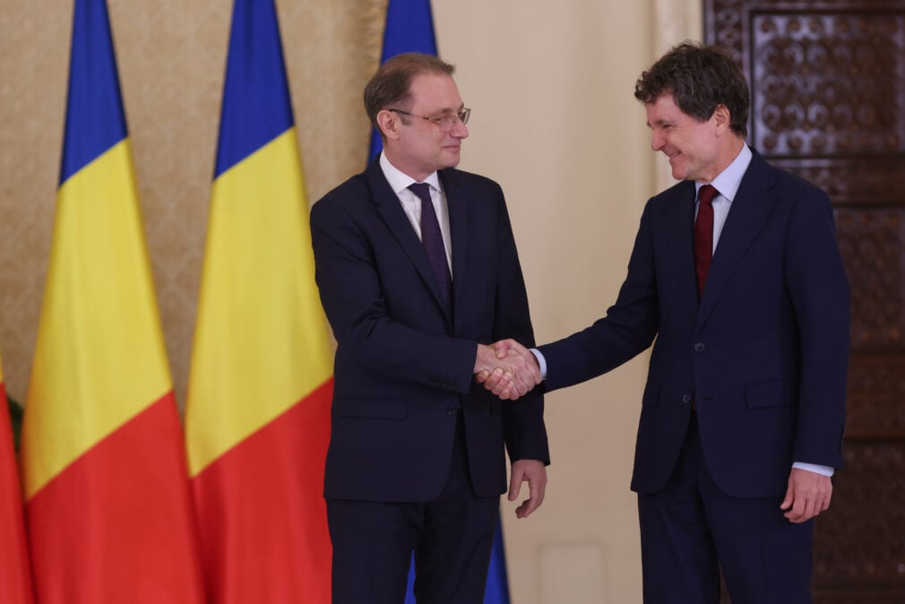 Luca Niculescu începe negocierile pentru formarea Guvernului. Premierul desemnat se întâlnește cu PSD, PNL și UDMR