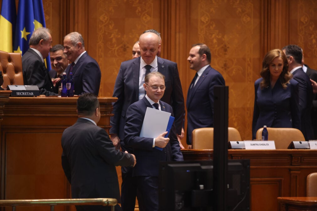 VIDEO Agheasmă, busuioc și tămâie pentru Luca Niculescu