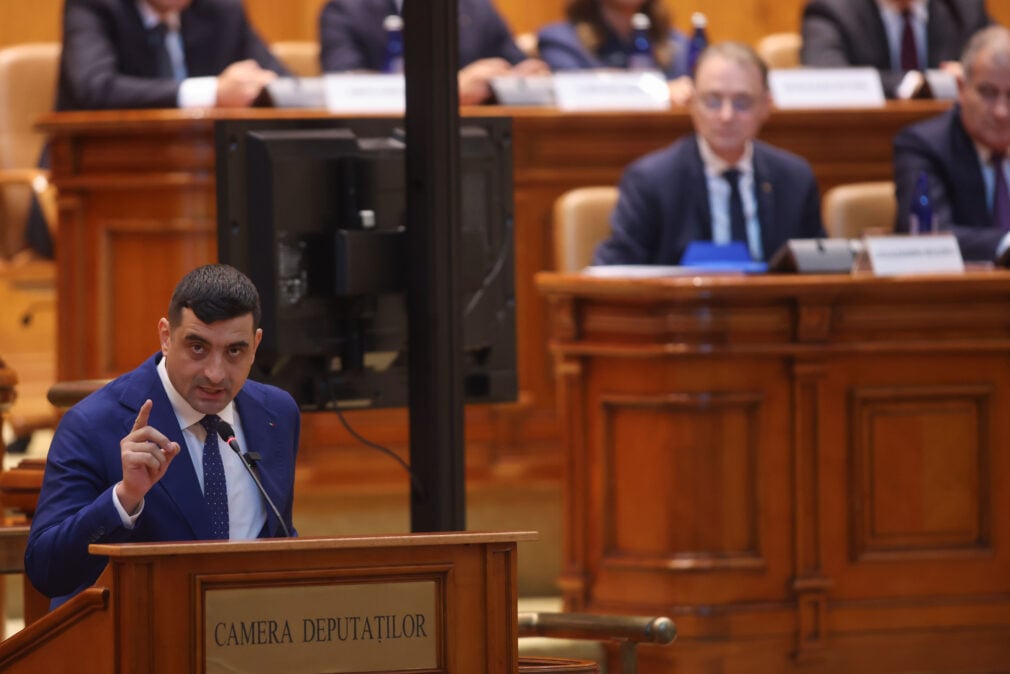 VIDEO „Vă excitați când auziți numele lui Călin Georgescu”. George Simion, în plenul Parlamentului