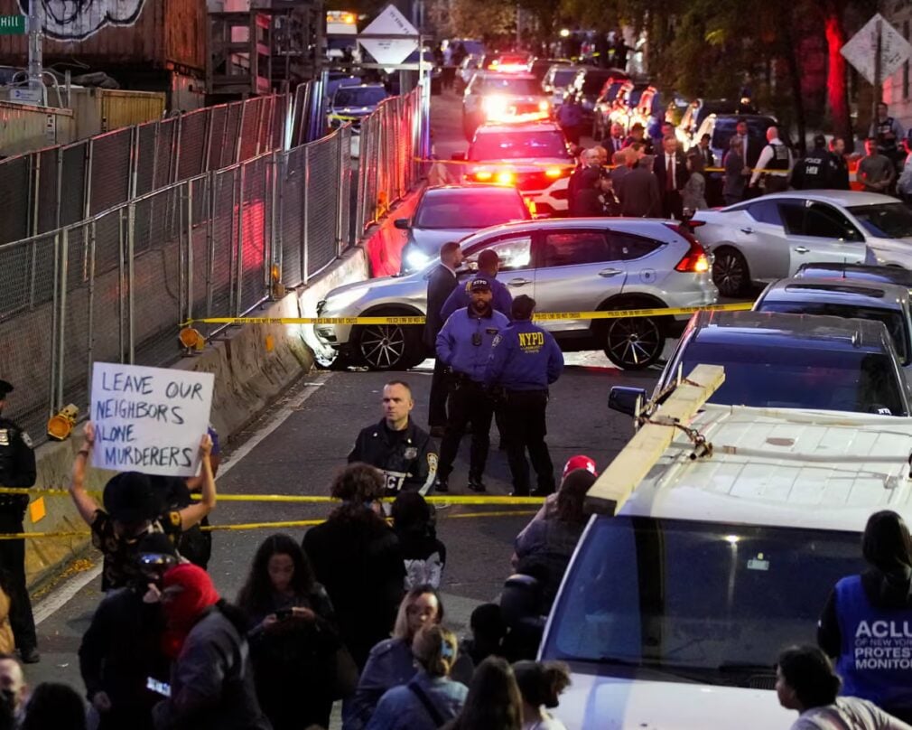VIDEO Un agent ICE a împușcat un bărbat în New York, în timp ce în mașină se afla un copil de cinci ani. Incidentul a provocat proteste