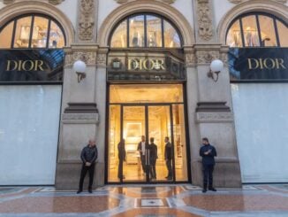 Magazinele de lux din Milano se închid de teama unor noi violențe. Italia pregătește să trimită 500 de militari pe străzi