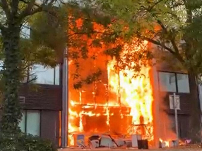 VIDEO Incendiu la un liceu din Franța, în timpul protestelor elevilor