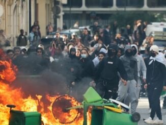 Franța, lovită de proteste fără precedent ale elevilor. Violențe, arestări și școli avariate VIDEO