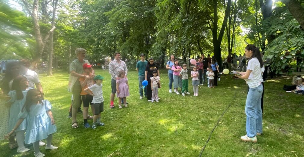 ASFANU: Statul tratează gemenii drept copii „la jumătate de preț”. Familiile pierd peste 56.000 de lei