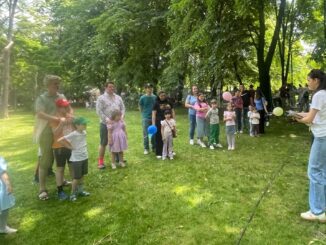 ASFANU: Statul tratează gemenii drept copii „la jumătate de preț”. Familiile pierd peste 56.000 de lei