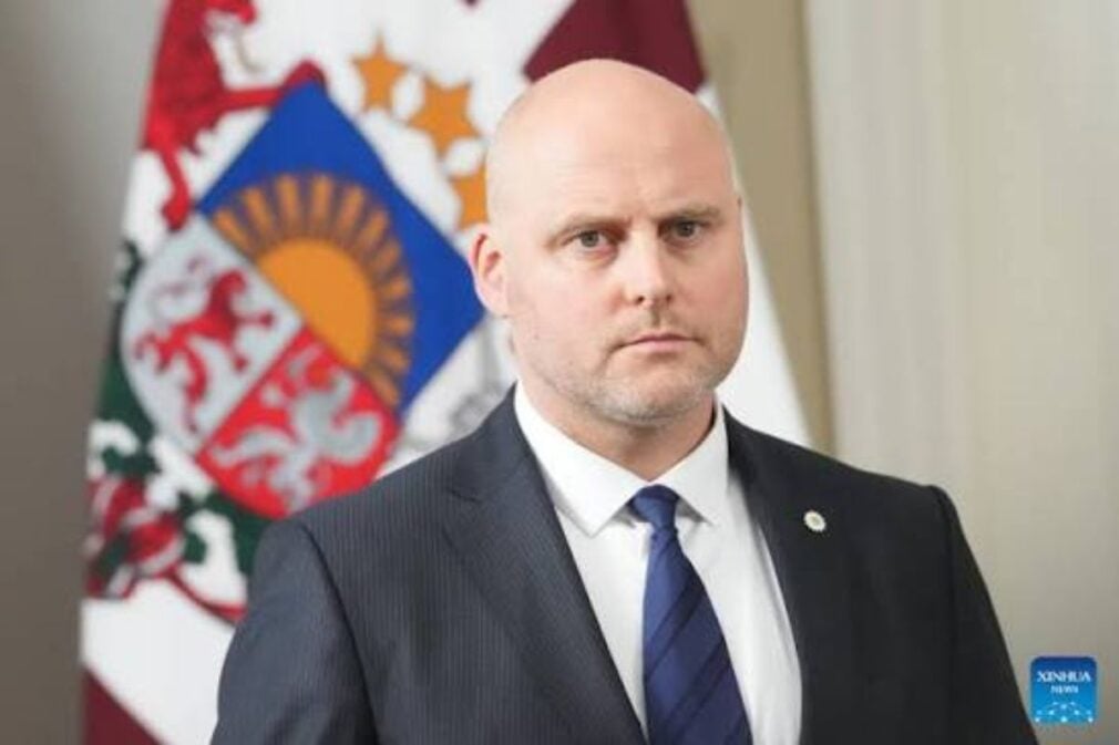 Premierul Letoniei le cere europenilor să renunțe la o bere pe an pentru a ajuta Ucraina. Câți bani s-ar putea strânge