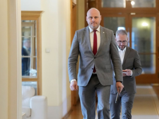 Premierul Letoniei le cere europenilor să renunțe la o bere pe an pentru a ajuta Ucraina. Câți bani s-ar putea strânge
