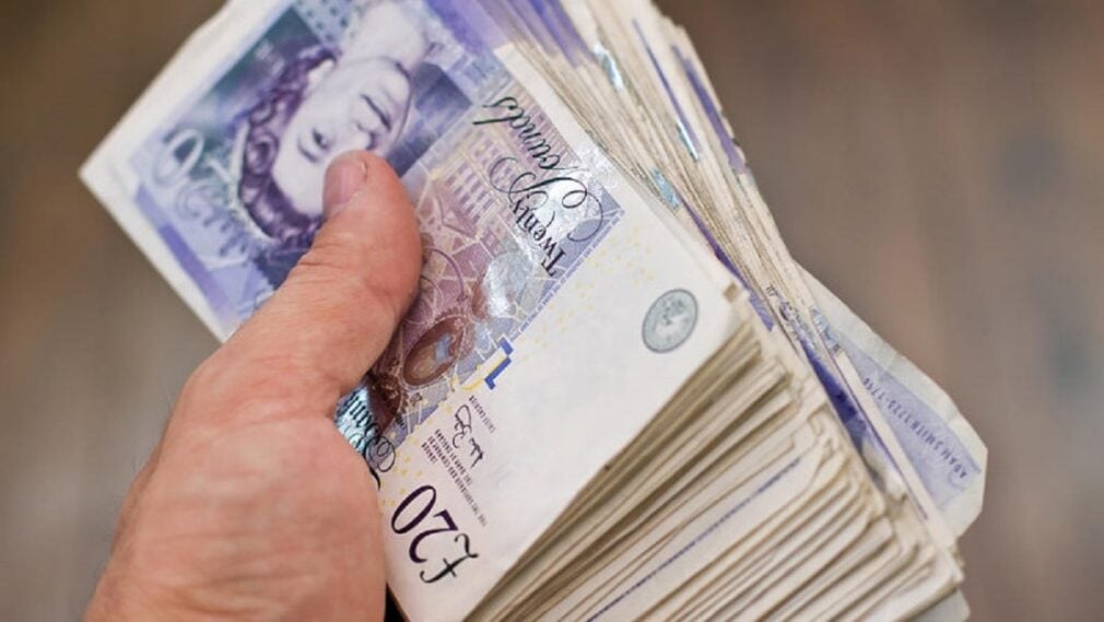 Taxarea băncilor pentru facturi mai mici la energie, cerută în Marea Britanie. Cât ar aduce suprataxa propusă