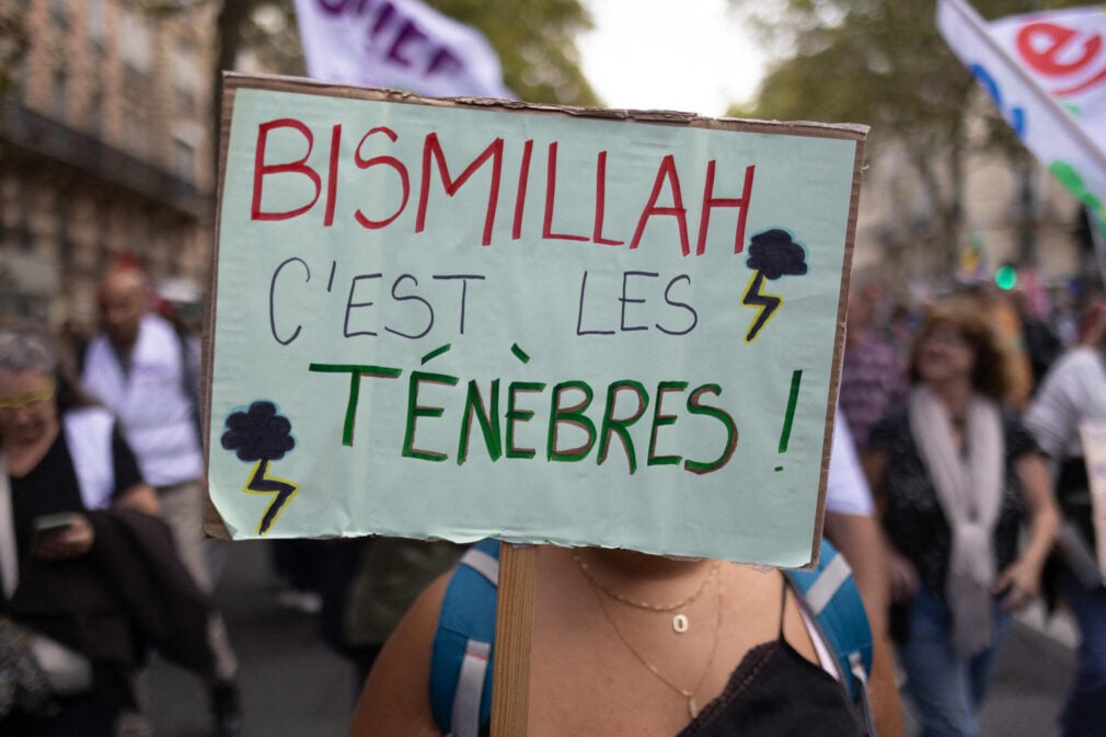 VIDEO Originea și semnificația sloganului „Bismillah, e beznă”, preluat în protestele din Europa