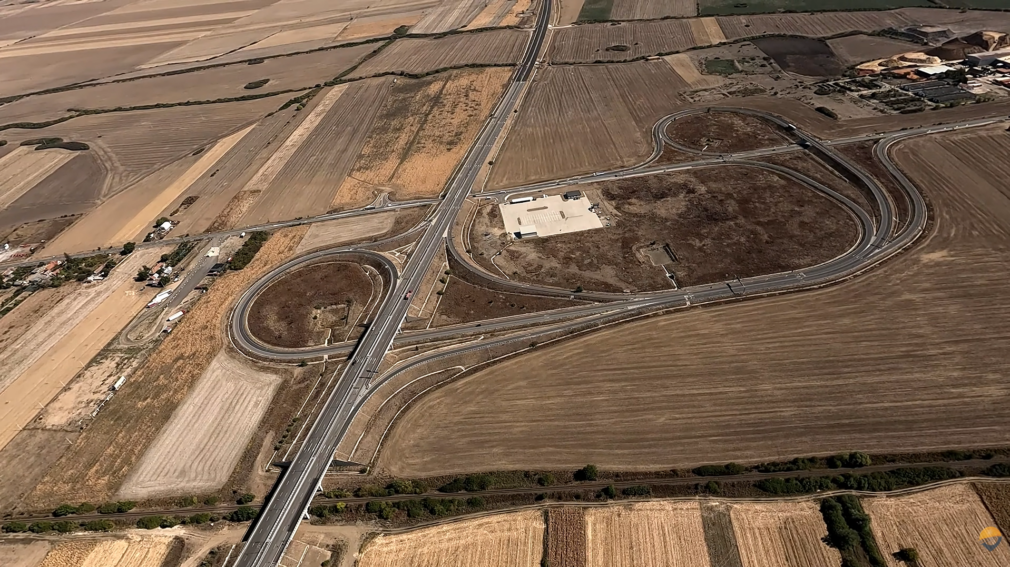 VIDEO Mobilizare pe Autostrada Transilvania. Constructorul vrea să inaugureze tronsonul Biharia-Chiribiș înainte de termen. Un proiect început acum 22 de ani se apropie de final