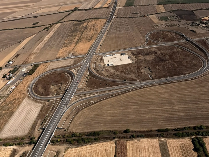VIDEO Mobilizare pe Autostrada Transilvania. Constructorul vrea să inaugureze tronsonul Biharia-Chiribiș înainte de termen. Un proiect început acum 22 de ani se apropie de final
