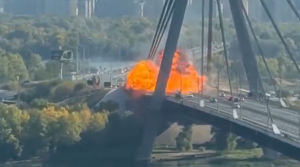 VIDEO Un mare pod din Kiev, lovit de o dronă în timpul vizitei lui Friedrich Merz