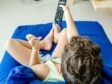 Trei din patru copii care urmăresc Insula iubirii o văd fără un adult. Emisiunea a revenit la 20:30, după somația CNA