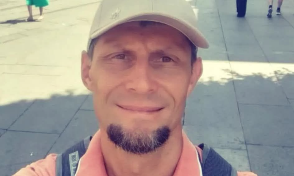 VIDEO Profesorul de 51 de ani care a dat cu mașina peste un copil de 14 ani și l-a lovit cu picioarele în cap pentru că i-a arătat degetul mijlociu, acuzat de tentativă de omor și trimis în judecată