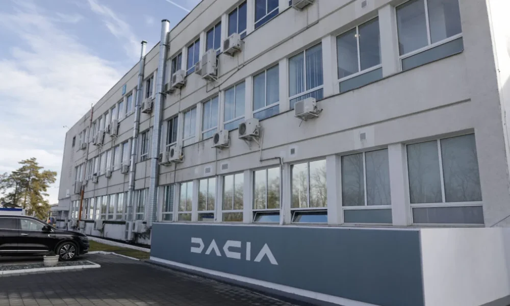 Dacia reduce din nou producția la Mioveni. Fabrica asamblează puțin peste 1.000 de mașini pe zi