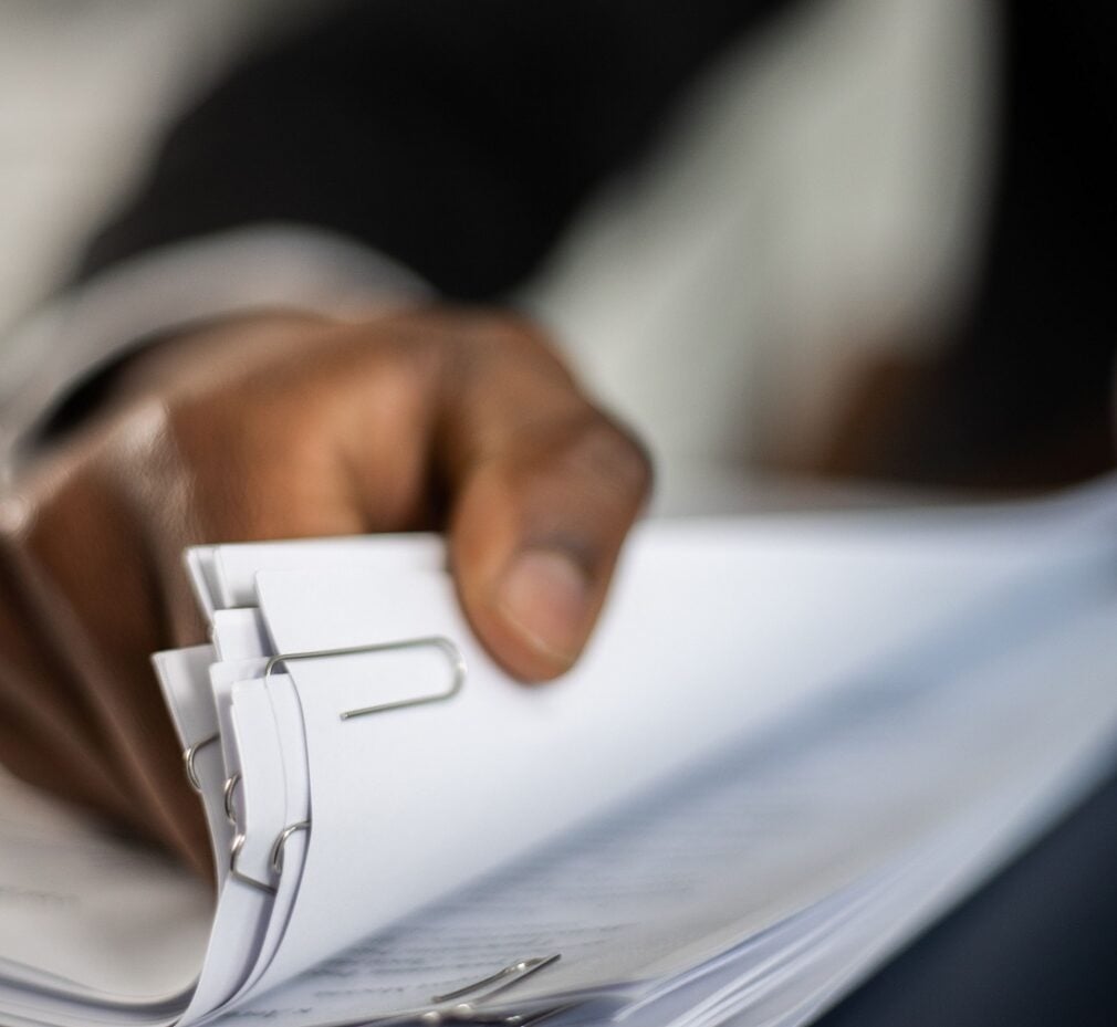 Un proiect controversat atrage furia companiilor. Concordia cere retragerea proiectului care prevede ca toate actele să fie semnate de un avocat