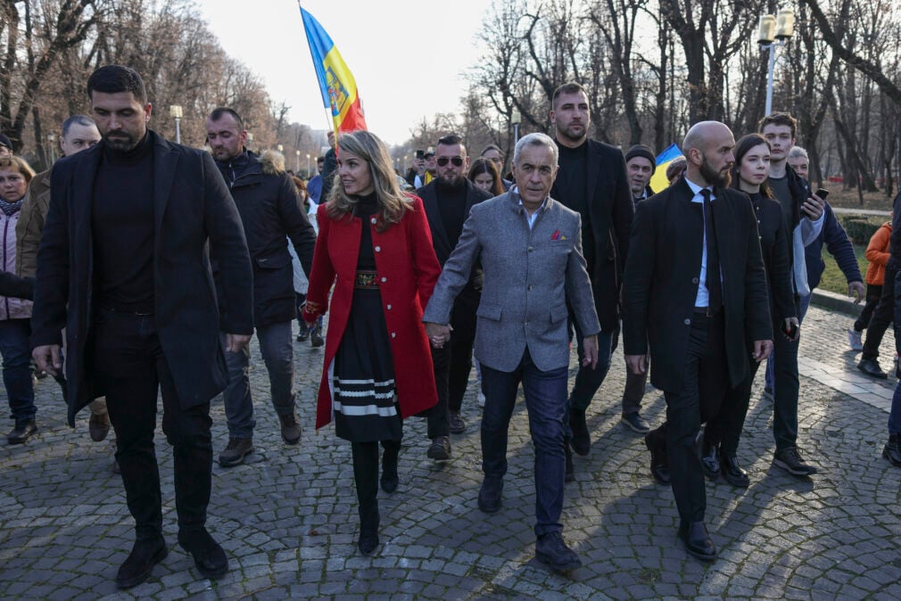 A treia zi la DIICOT pentru familia Georgescu. Procurorii încearcă să refacă traseul banilor din dispozitivele ridicate