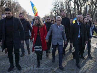 A treia zi la DIICOT pentru familia Georgescu. Procurorii încearcă să refacă traseul banilor din dispozitivele ridicate