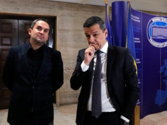 DOCUMENTE EXCLUSIVE Cum a ținut-o în brațe fostul ministru Ciprian Șerban pe o directoare care trebuia demisă. Abia după noua lege ANI, Gabriela Murgeanu a fost dată afară