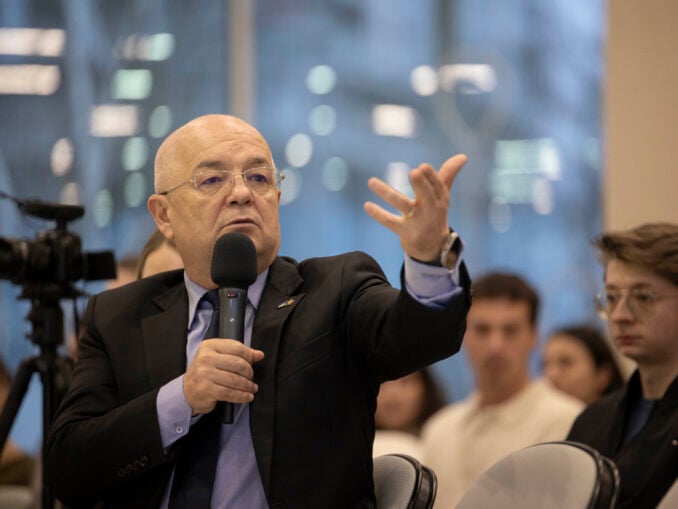 VIDEO Emil Boc cere Loteriei Române să scoată păcănelele din agențiile din Cluj: Statul trebuie să fie primul care dă exemplul