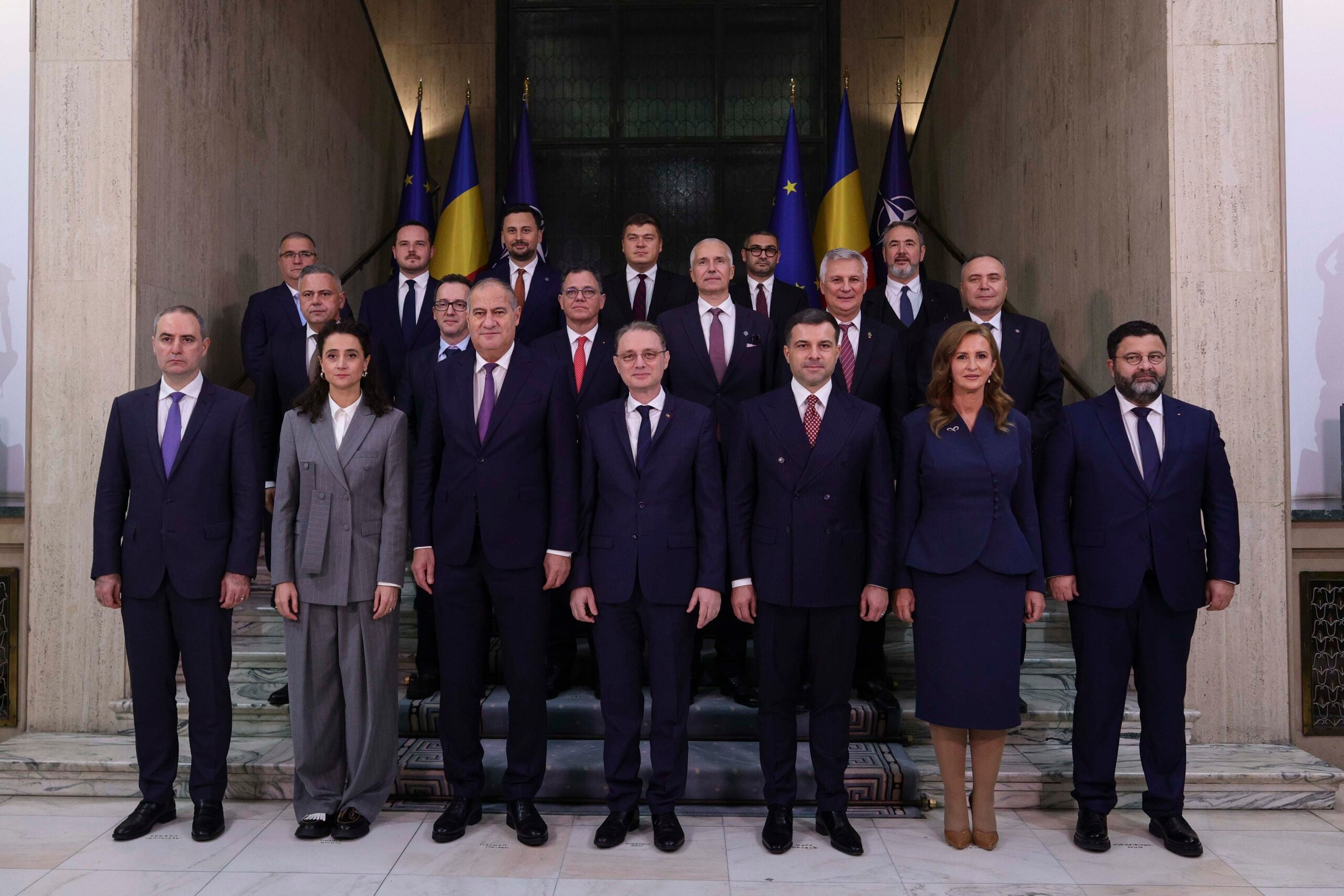 Miniștri universali, buni la toate. Aceleași nume, la ministere fără legătură între ele