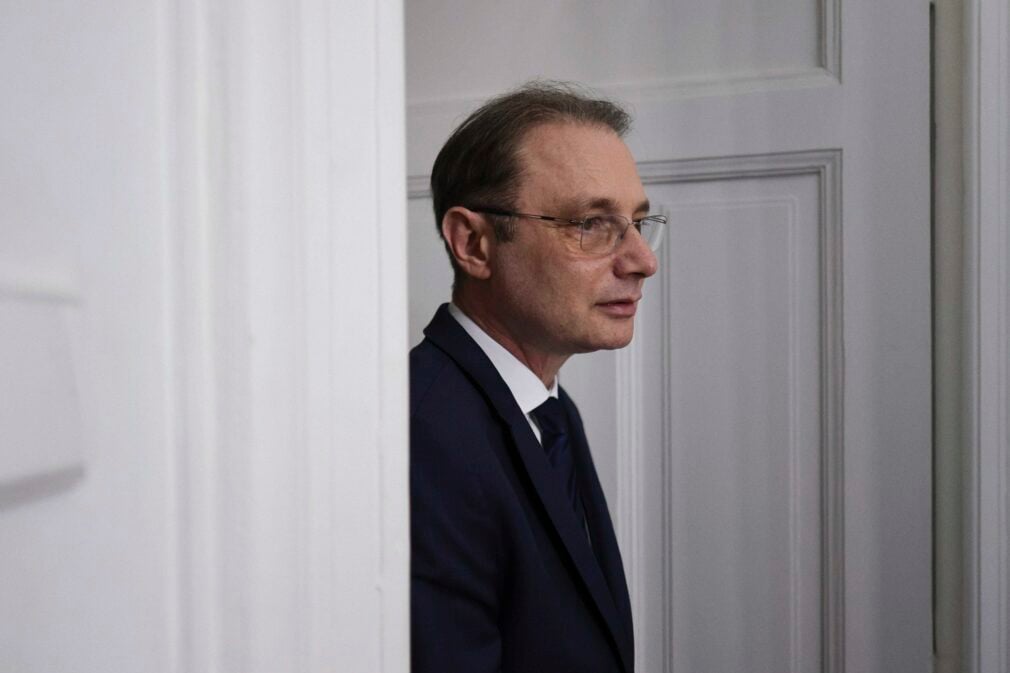SENS nu mai vrea Guvernul Niculescu și cere anticipate. Atac la „reformiști”, „MAGAioți” și suveraniști
