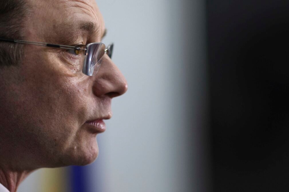 Cum îi poate convinge Luca Niculescu pe politicieni să ajungă la un acord pentru Guvern