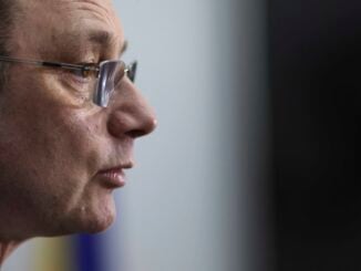 Cum îi poate convinge Luca Niculescu pe politicieni să ajungă la un acord pentru Guvern