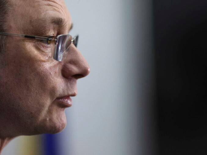 Cum îi poate convinge Luca Niculescu pe politicieni să ajungă la un acord pentru Guvern