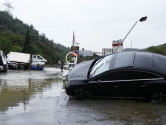 VIDEO Cel puțin doi morți la Istanbul. Ploile și inundațiile au paralizat orașul