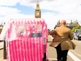VIDEO Români acuzați că înșală turiștii la Londra. Cât ajung să coste câteva minute cu ricșa