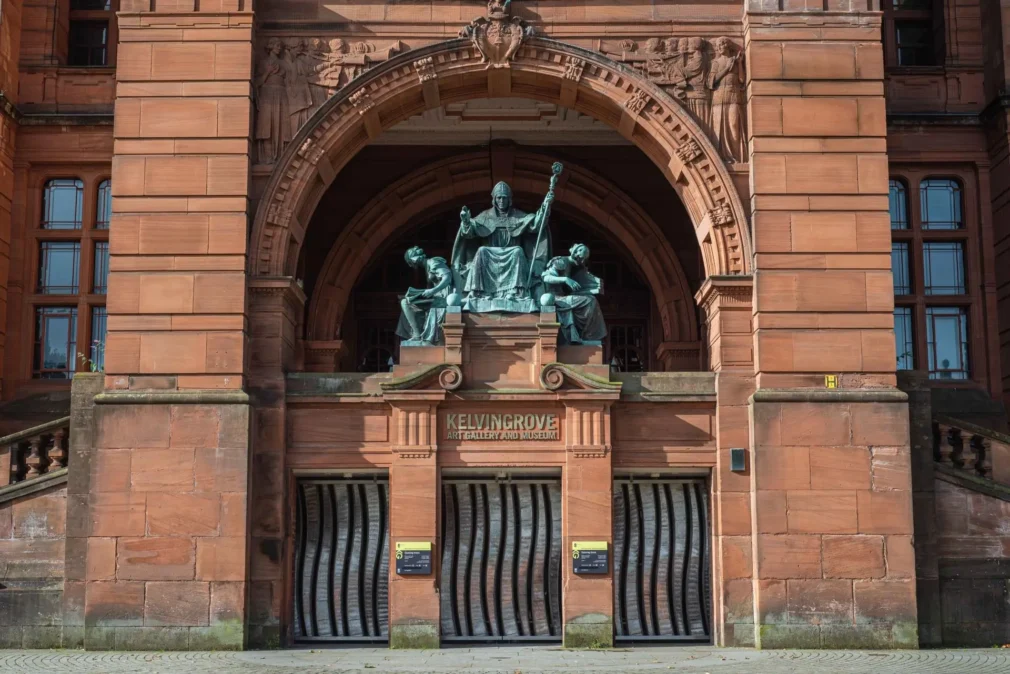 Mumiile dispar din vitrine. Muzeele din Glasgow invocă dreptul la intimitate al morților