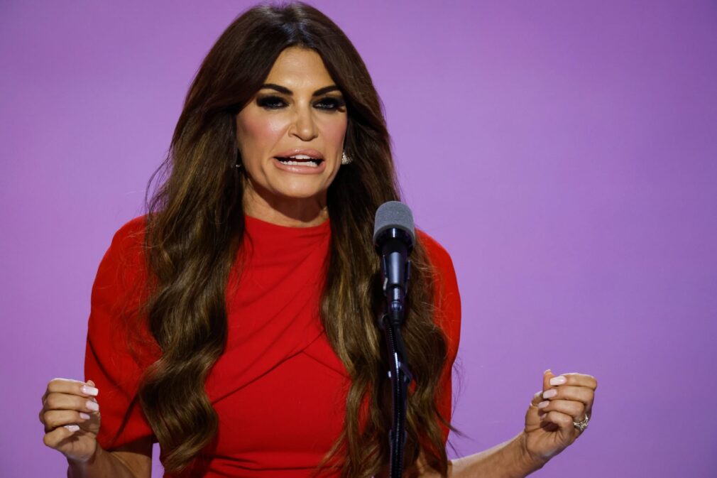 Kimberly Guilfoyle, în Mykonos cu o zi înaintea delegației române. Cu cine s-a întâlnit ambasadoarea SUA