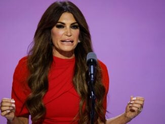 Kimberly Guilfoyle, în Mykonos cu o zi înaintea delegației române. Cu cine s-a întâlnit ambasadoarea SUA