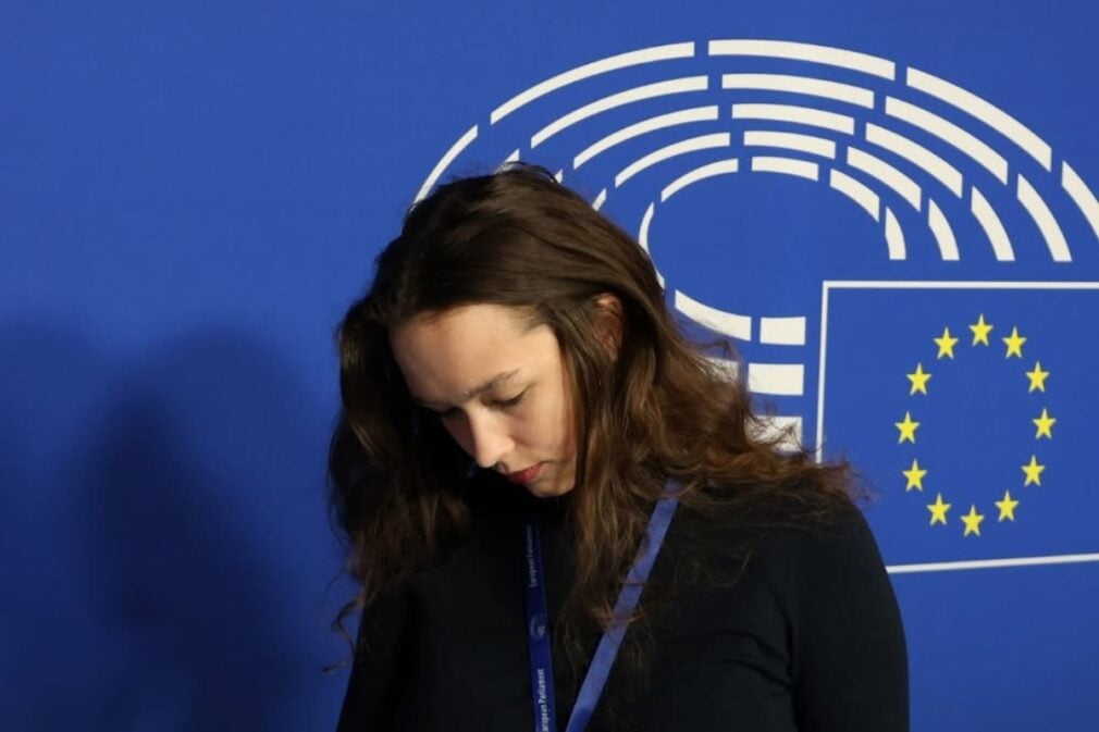 VIDEO Dezbrăcată cu ajutorul AI, o eurodeputată cere măsuri la Bruxelles. Demers susținut de 119 parlamentari europeni