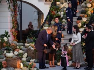 Trump și Melania, gazde pentru 6.000 de oaspeți. Cum a arătat petrecerea de Halloween de la Casa Albă