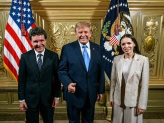Nicușor Dan s-a întâlnit cu Donald Trump la New York. Fotografie postată la două săptămâni distanță