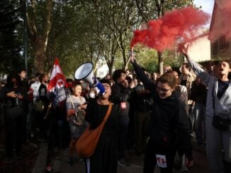71.500 de manifestanţi în Franţa, 504 arestări şi 48 de poliţişti şi jandarmi răniţi la protestele elevilor