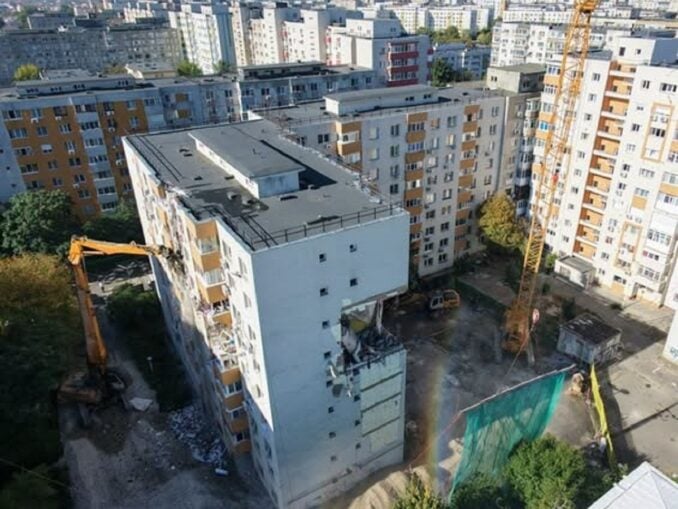 VIDEO Demolare încheiată la blocul din Rahova. Ce urmează pentru proprietari și câte familii primesc încă bani de chirie