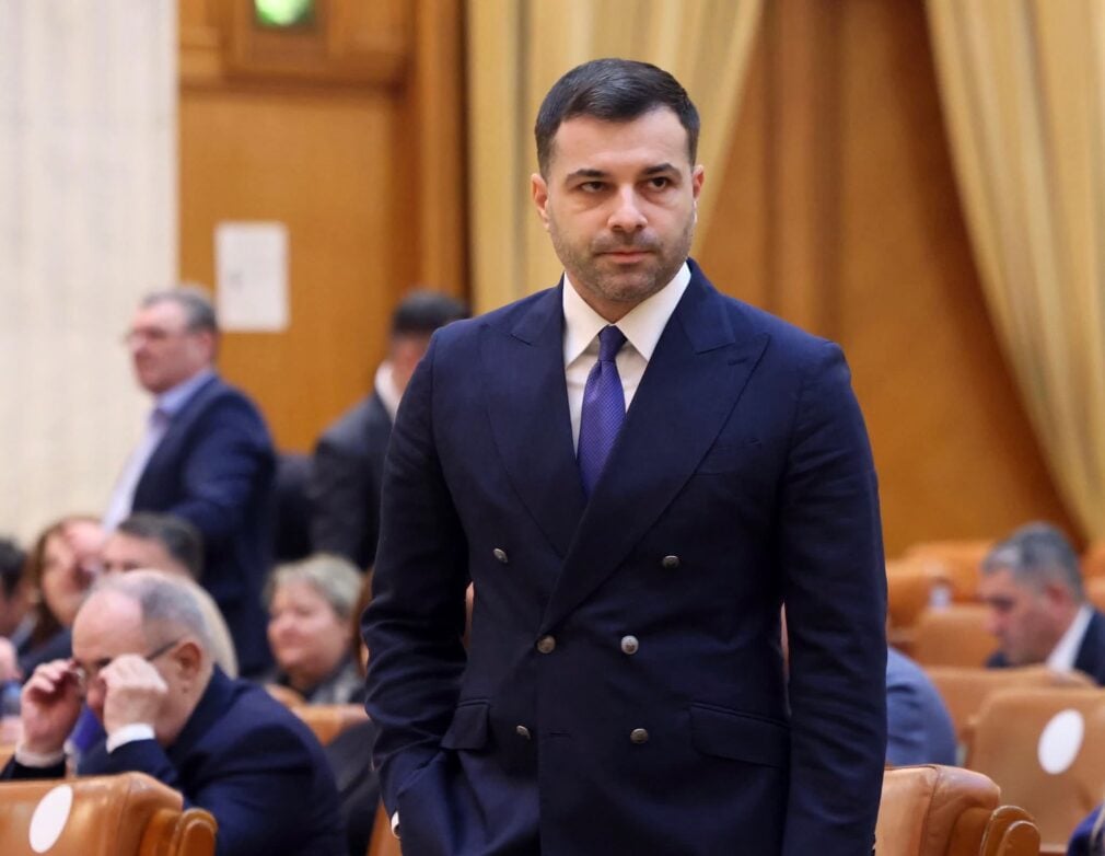 SERIAL Controverse. Cine este Ștefan Ovidiu Popa, tânărul-fantomă care conduce deputații PSD. Legăturile cu un baron local și postul-cheie controlat de Grindeanu